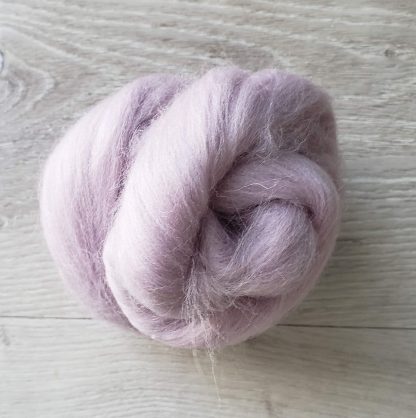 Light purple wool roving