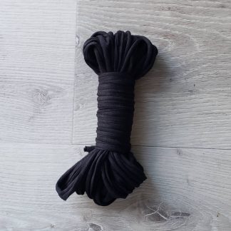 Mini black t shirt yarn