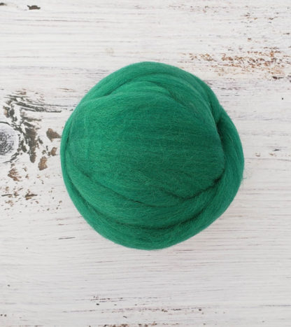 Emerald wool roving